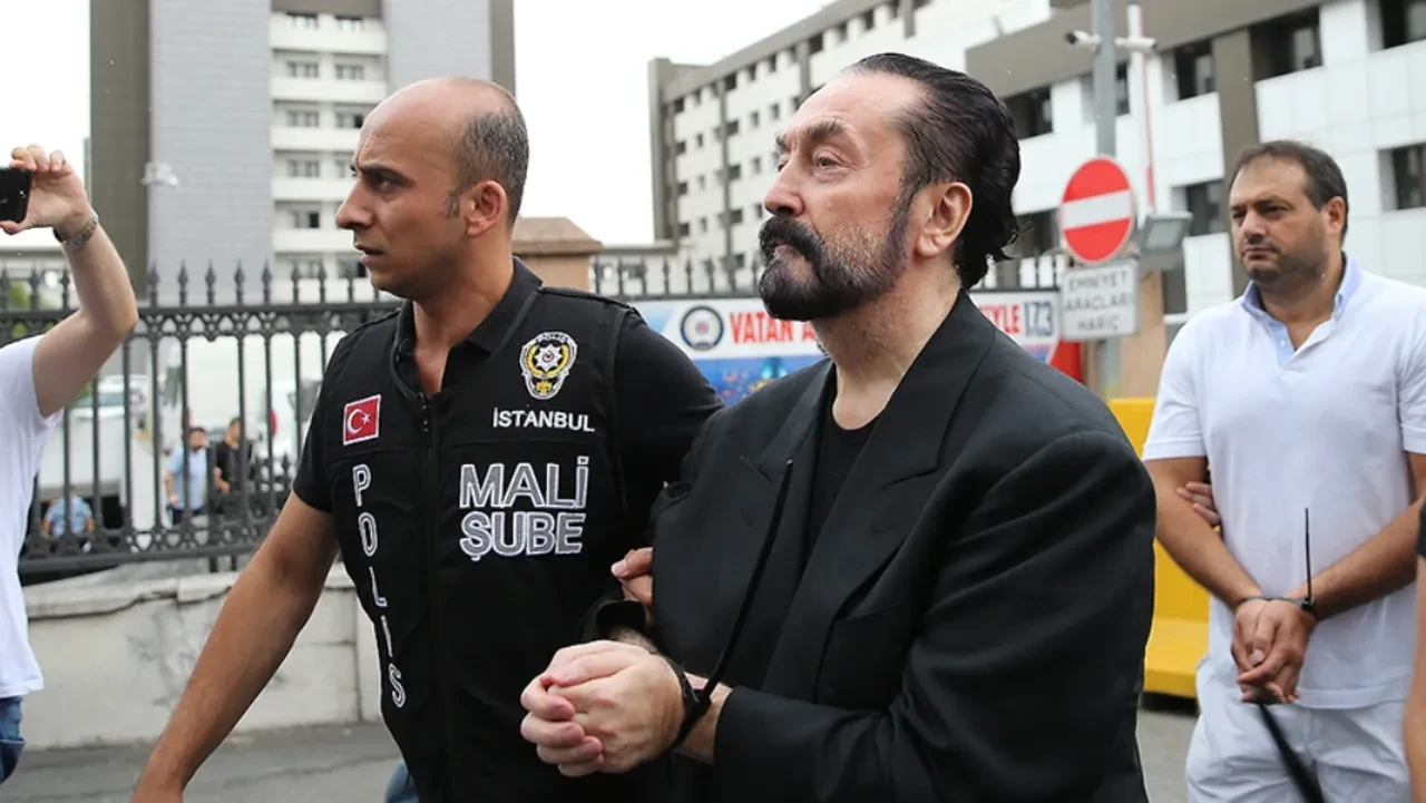 Sosyal medyada 'Adnan Oktar' operasyonu!