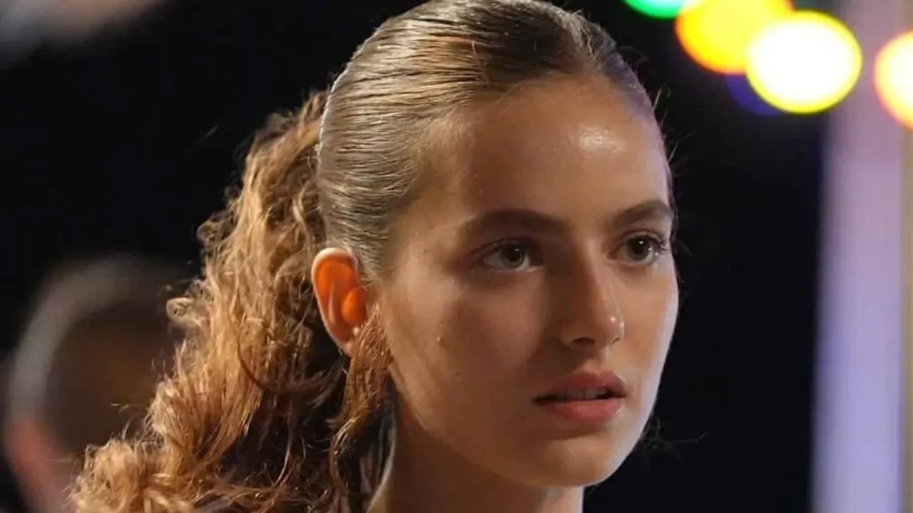 Taşacak Bu Deniz'in Eleni'si Ava Yaman rekora koşuyor! Söz ve bestesi kendisine ait şarkısını paylaştı