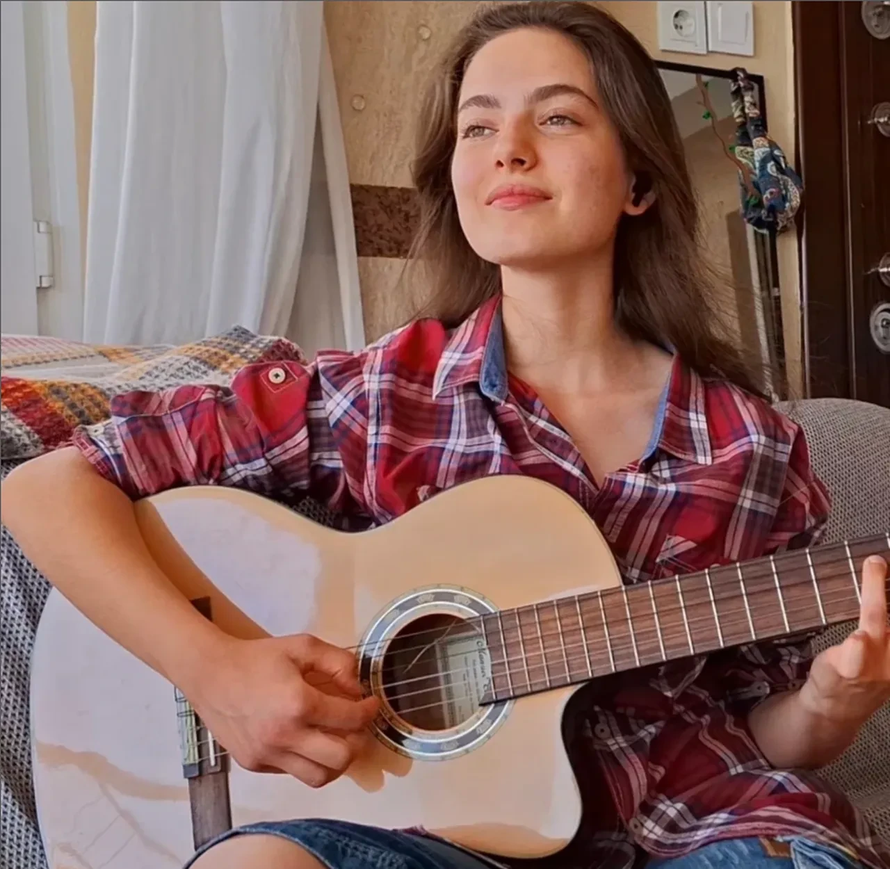 Taşacak Bu Deniz'in Eleni'si Ava Yaman rekora koşuyor! Söz ve bestesi kendisine ait şarkısını paylaştı