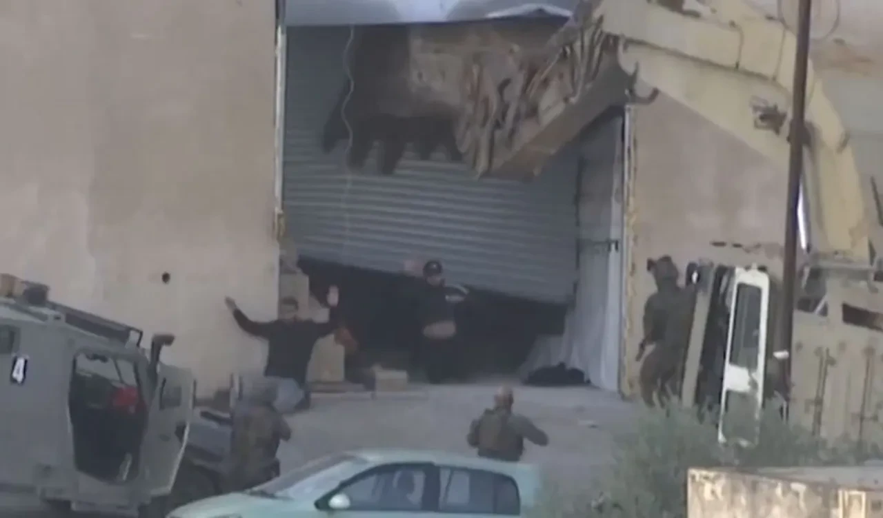 Teslim olan Filistinli sivilleri infaz ettiler! İsrail'in katliamı anbean kaydedildi