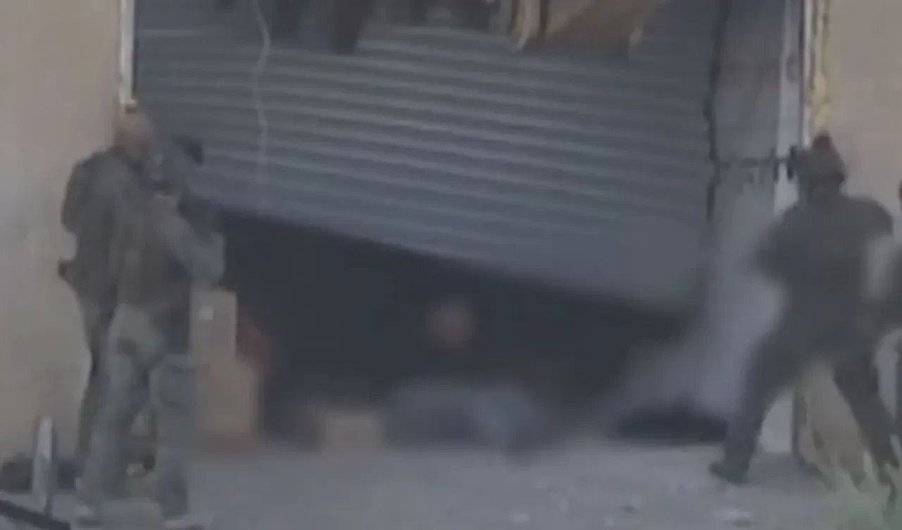 Teslim olan Filistinli sivilleri infaz ettiler! İsrail'in katliamı anbean kaydedildi