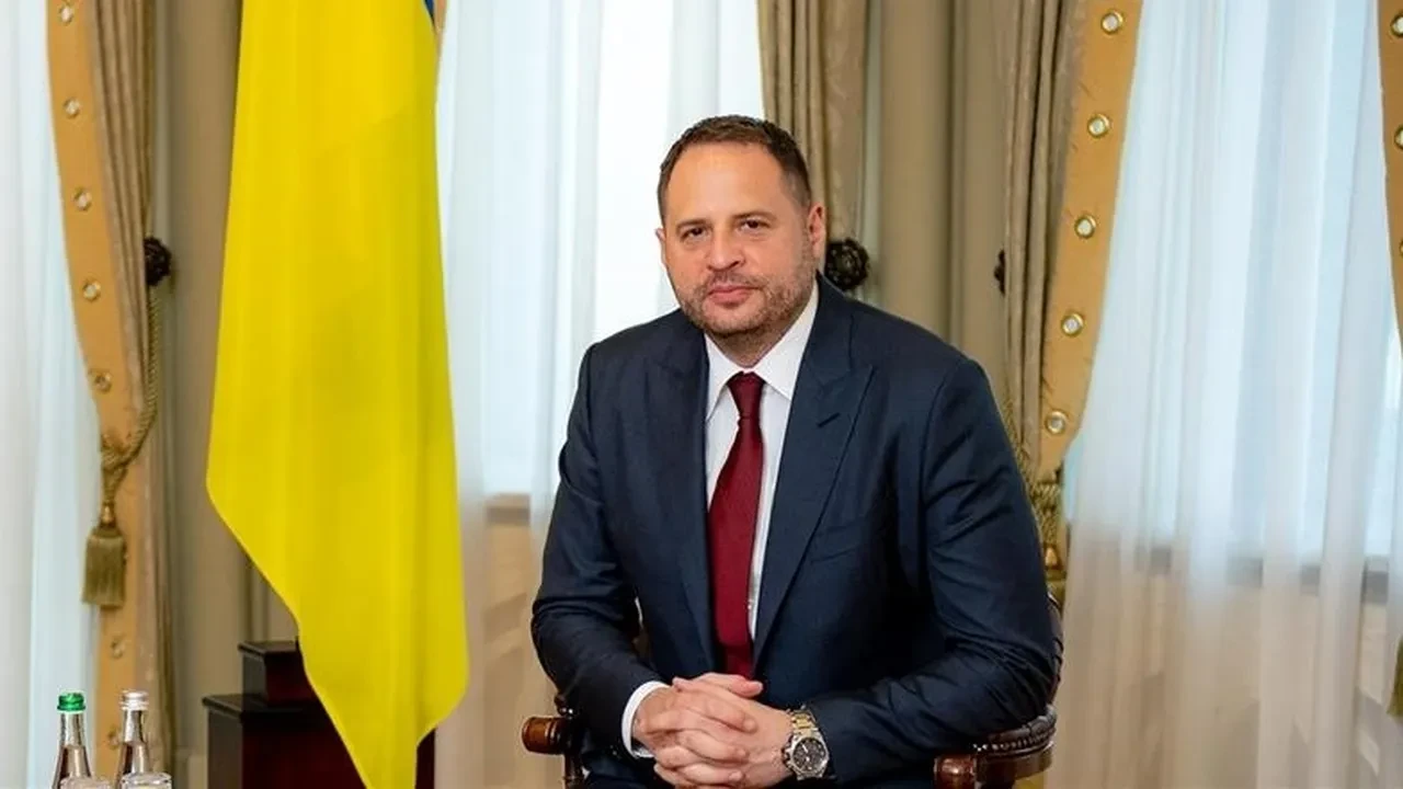 Ukrayna'da yolsuzluk operasyonu: Zelenski'nin en yakınındaki isim Andriy Yermak istifa etti