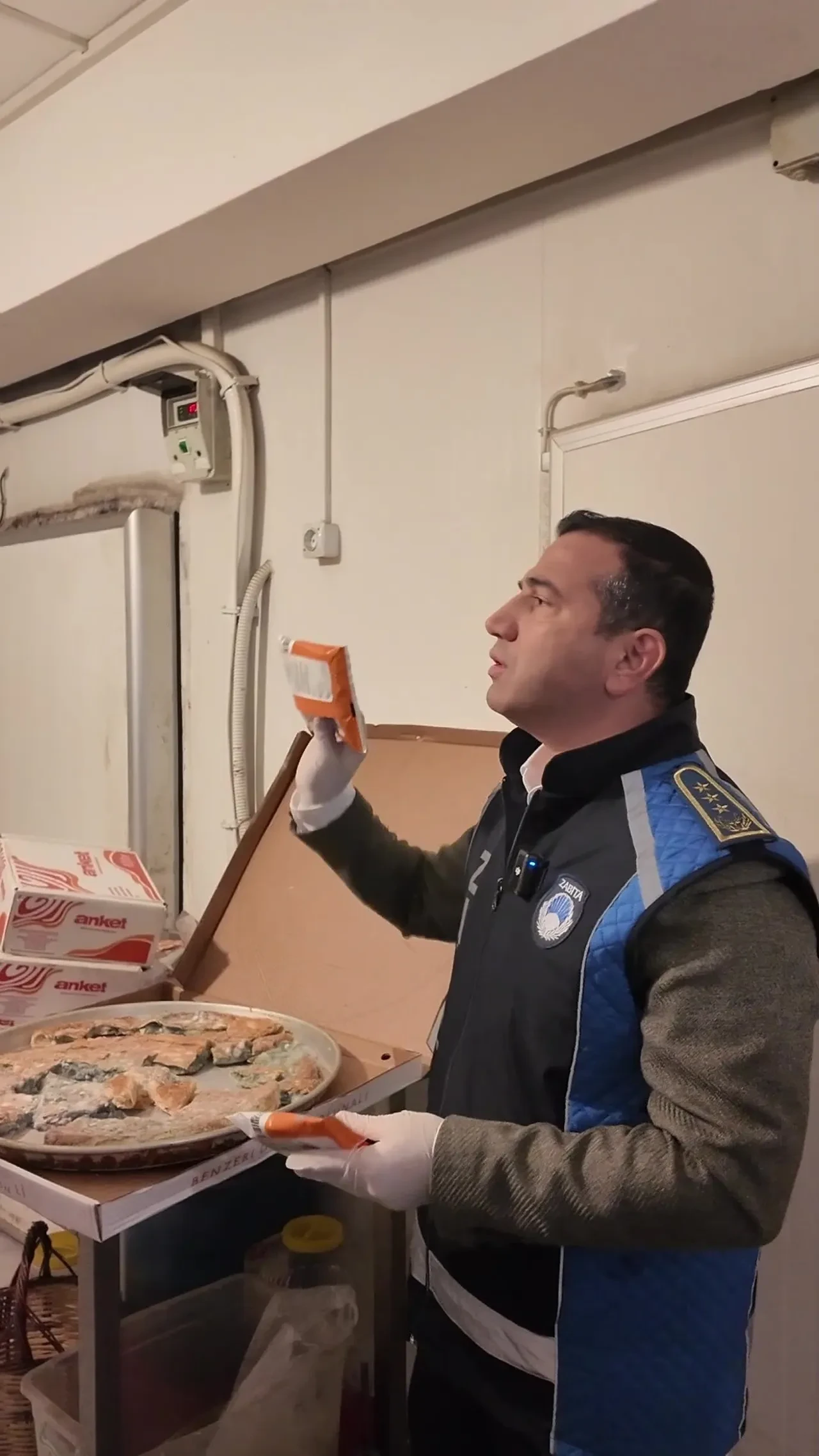 Ünlü börekçide mide bulandıran görüntüler! Son kullanma tarihi 3 yıl geçmiş ürün bulundu