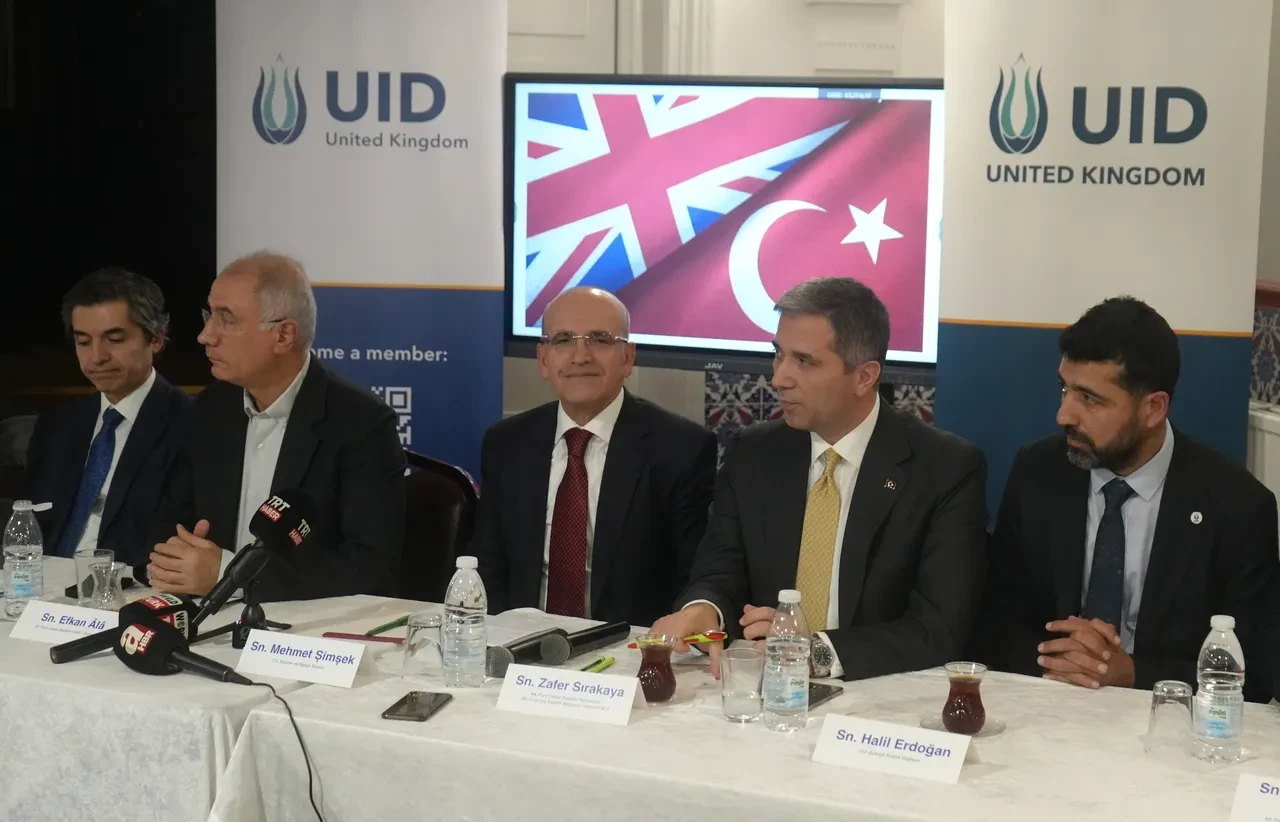 Bakan Şimşek'ten Londra'da önemli mesajlar: Ekonomide disiplin açıklaması