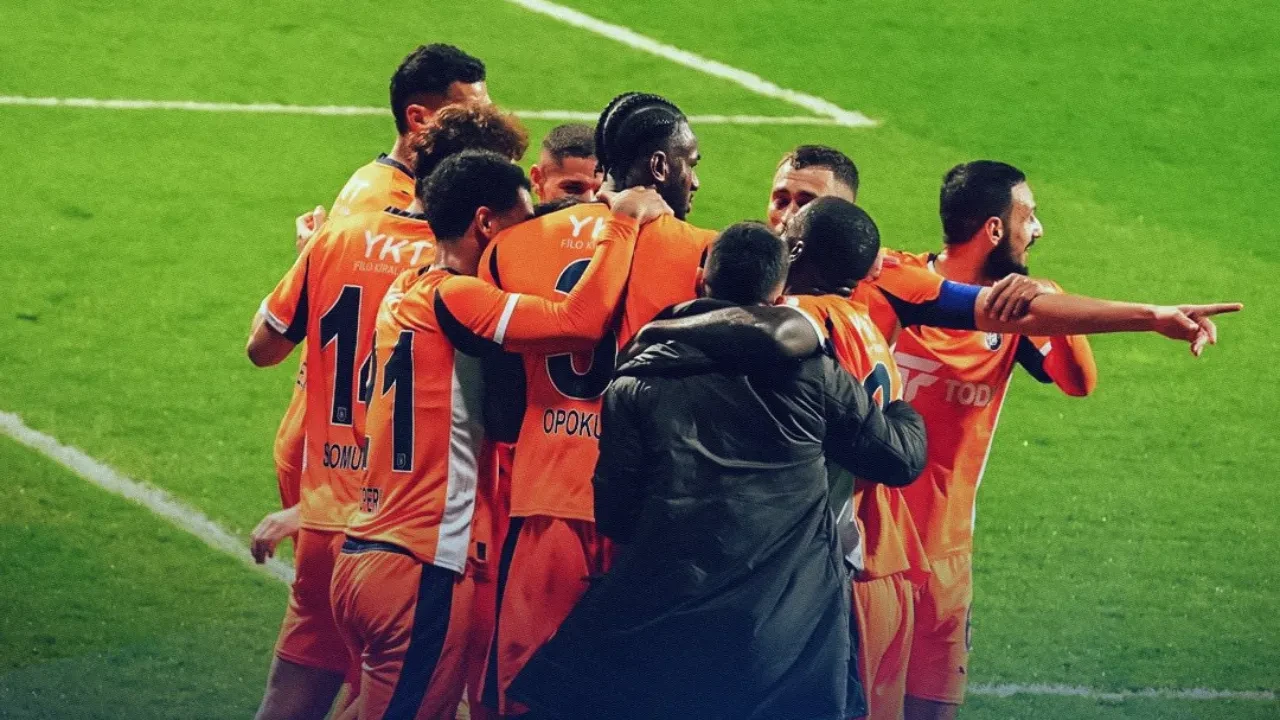 Başakşehir Kasımpaşa'yı mağlup etti: 4 gol ve 1 kırmızı kart!