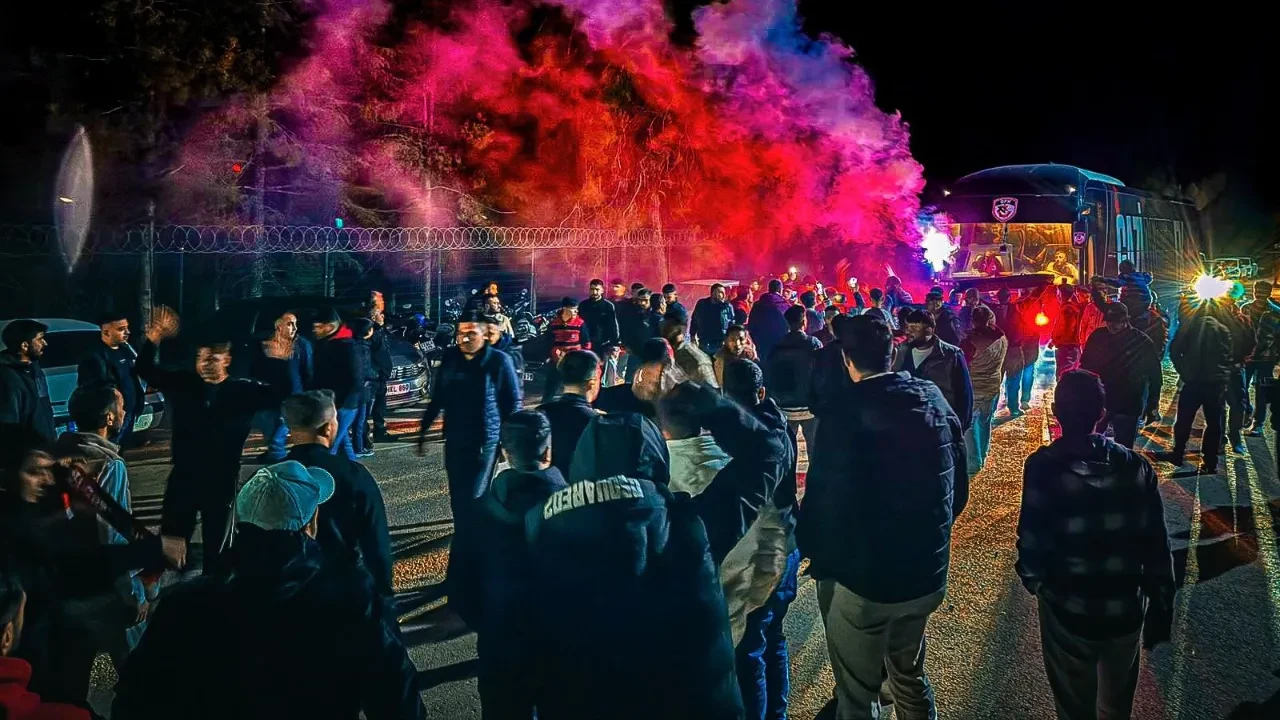 Burak Yılmaz'dan sürpriz kayıp: Eyüpspor, Gaziantep FK deplasmanından 3 puanla ayrıldı!