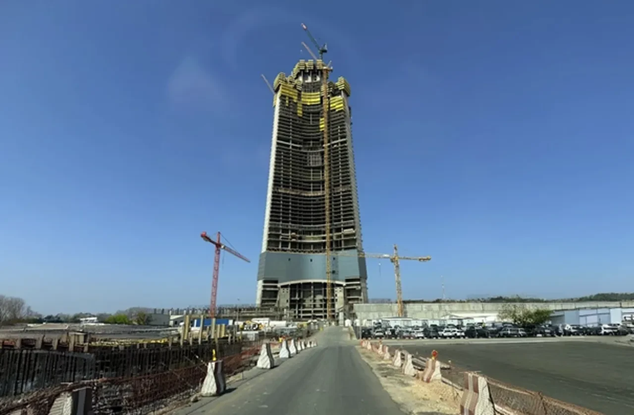 Burj Khalifa’yı tahtından edecek! Dünyanın en yüksek gökdeleninin inşası başladı