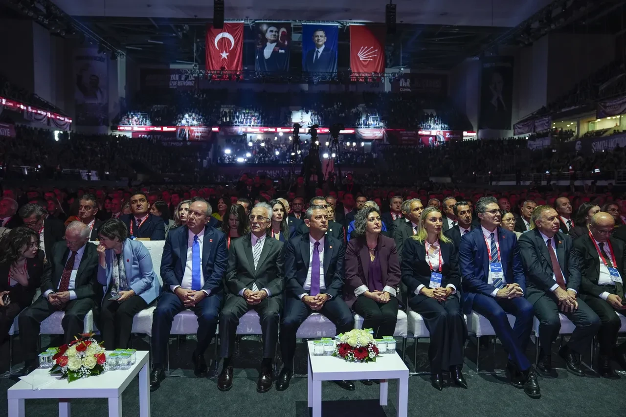 CHP 39. Olağan Kurultayı'nda Özgür Özel tekrar genel başkan seçildi