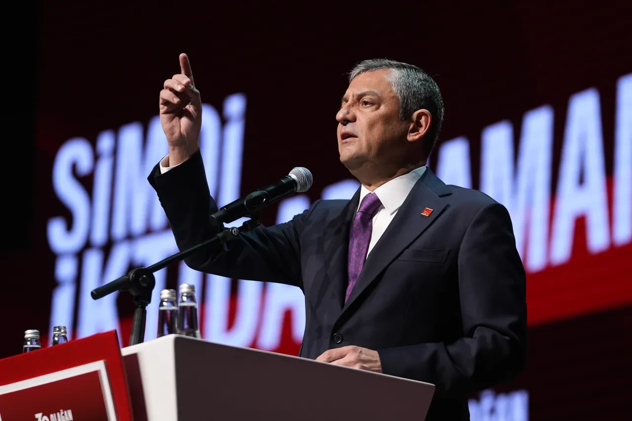 CHP 39. Olağan Kurultayı'nda Özgür Özel tekrar genel başkan seçildi