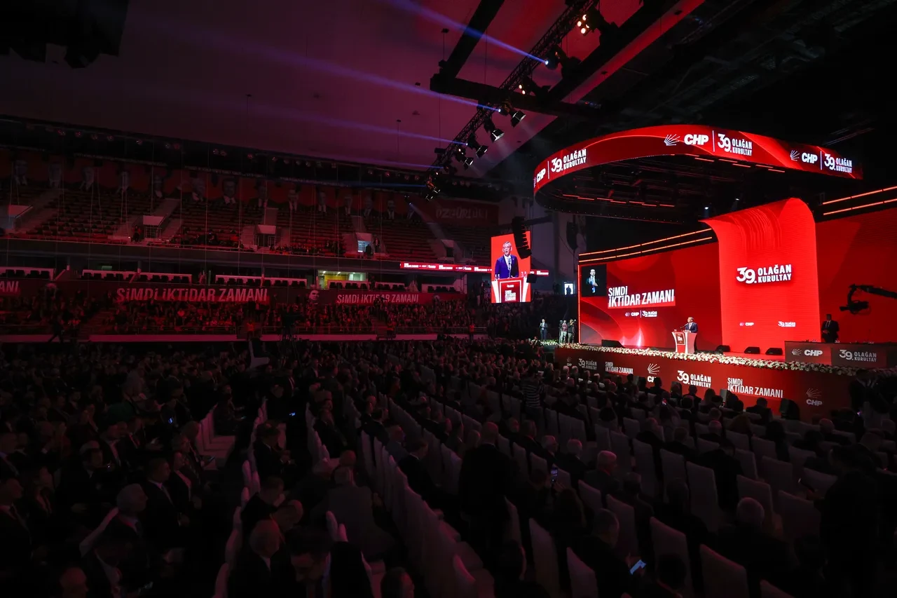 CHP Kurultayı'nda ikinci gün! Tek adaylı Genel Başkan seçimi