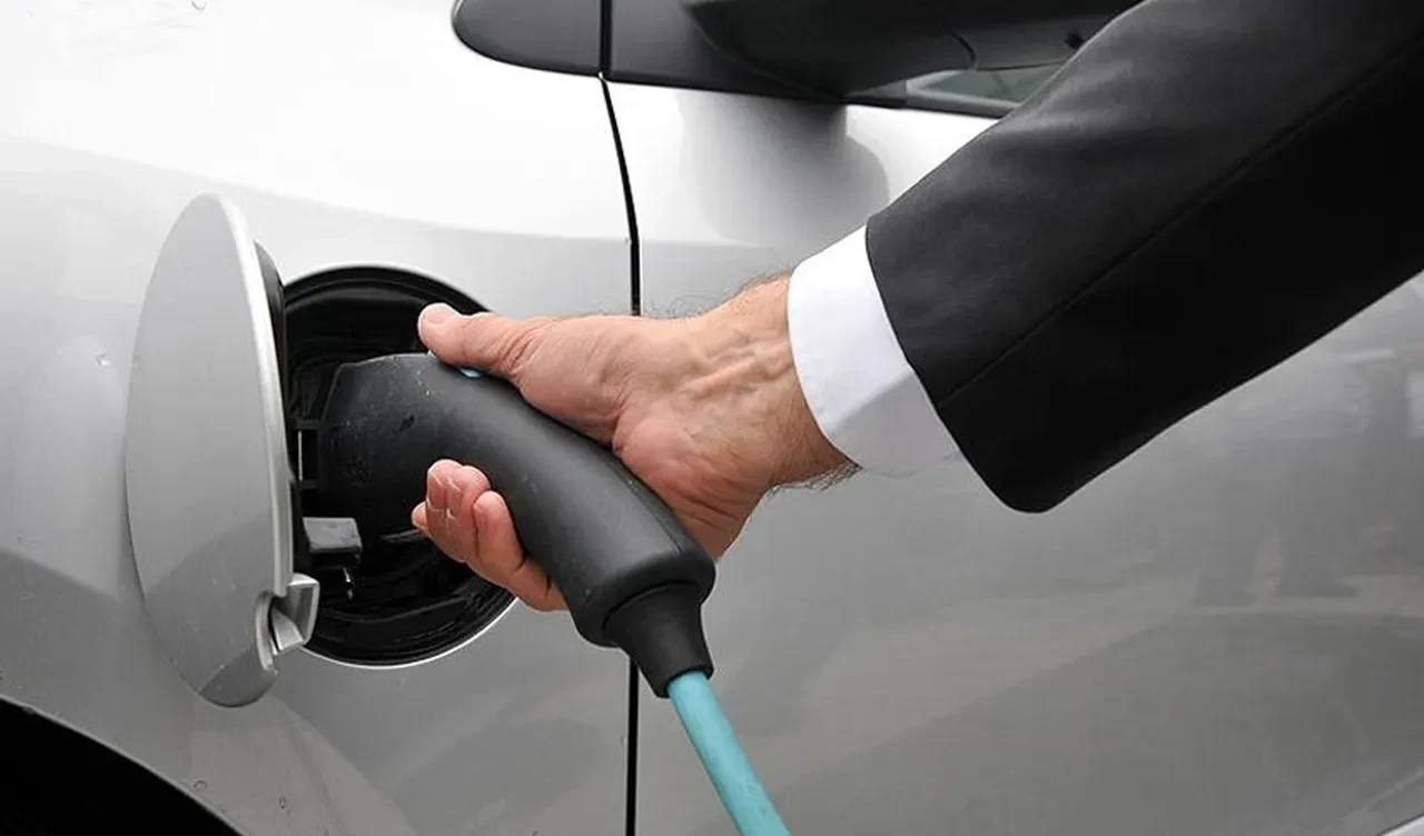 Elektrikli otomobil alacaklar için yeni teşvik programı: Para desteği verilecek