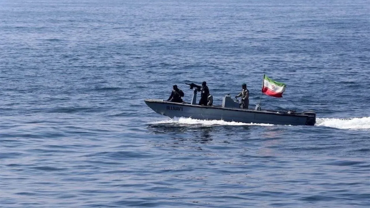 İran'dan kaçak akaryakıt operasyonu: 3 tekneye el koydu