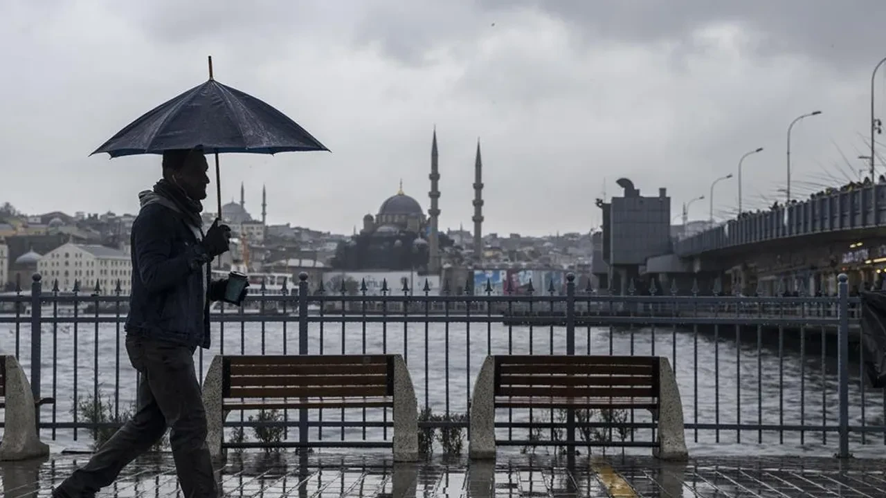 Kara bulutlar İstanbul'u terk ediyor! AKOM tarih verdi: Güneşli günler çok yakın
