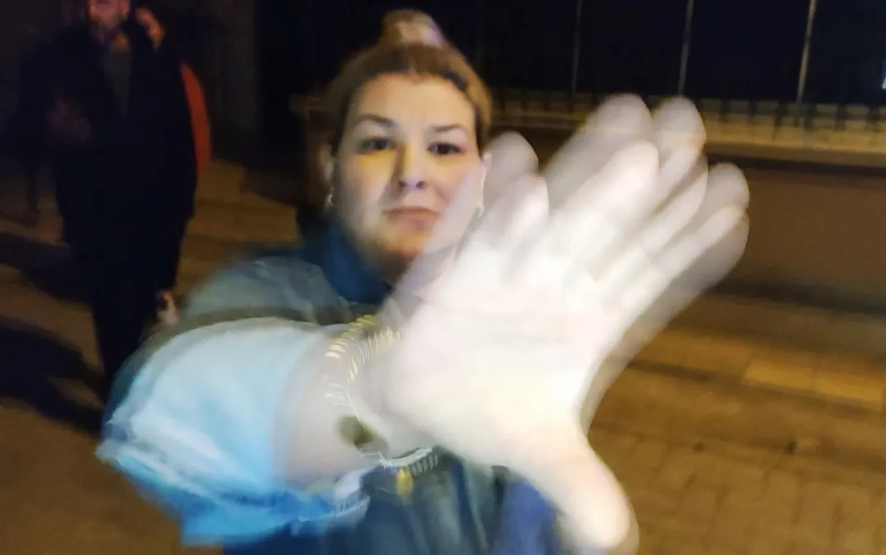 Kaza yapan kaçtı, başkasını sürücü gösterdiler! Yetmedi gazetecilere saldırdılar