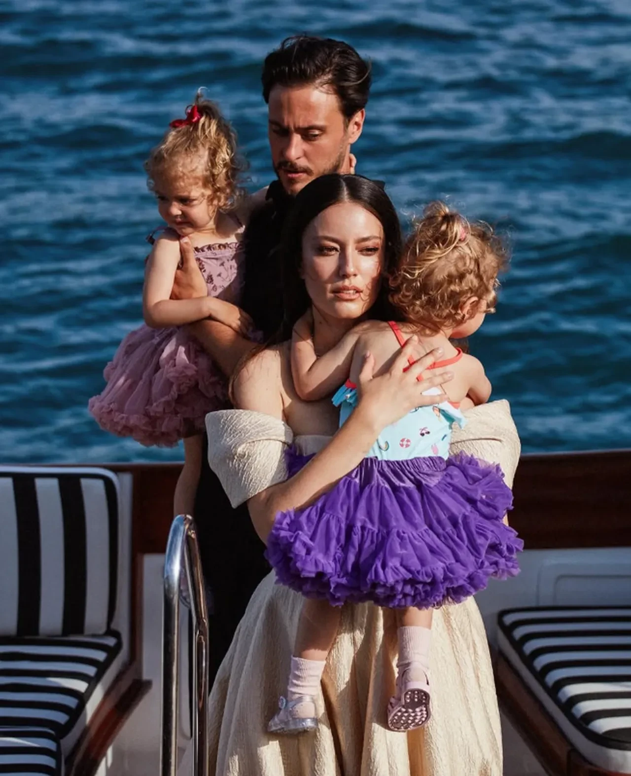 Makyajsız kameralara yakalanan Pelin Akil, takipçilerinden beğeni topladı