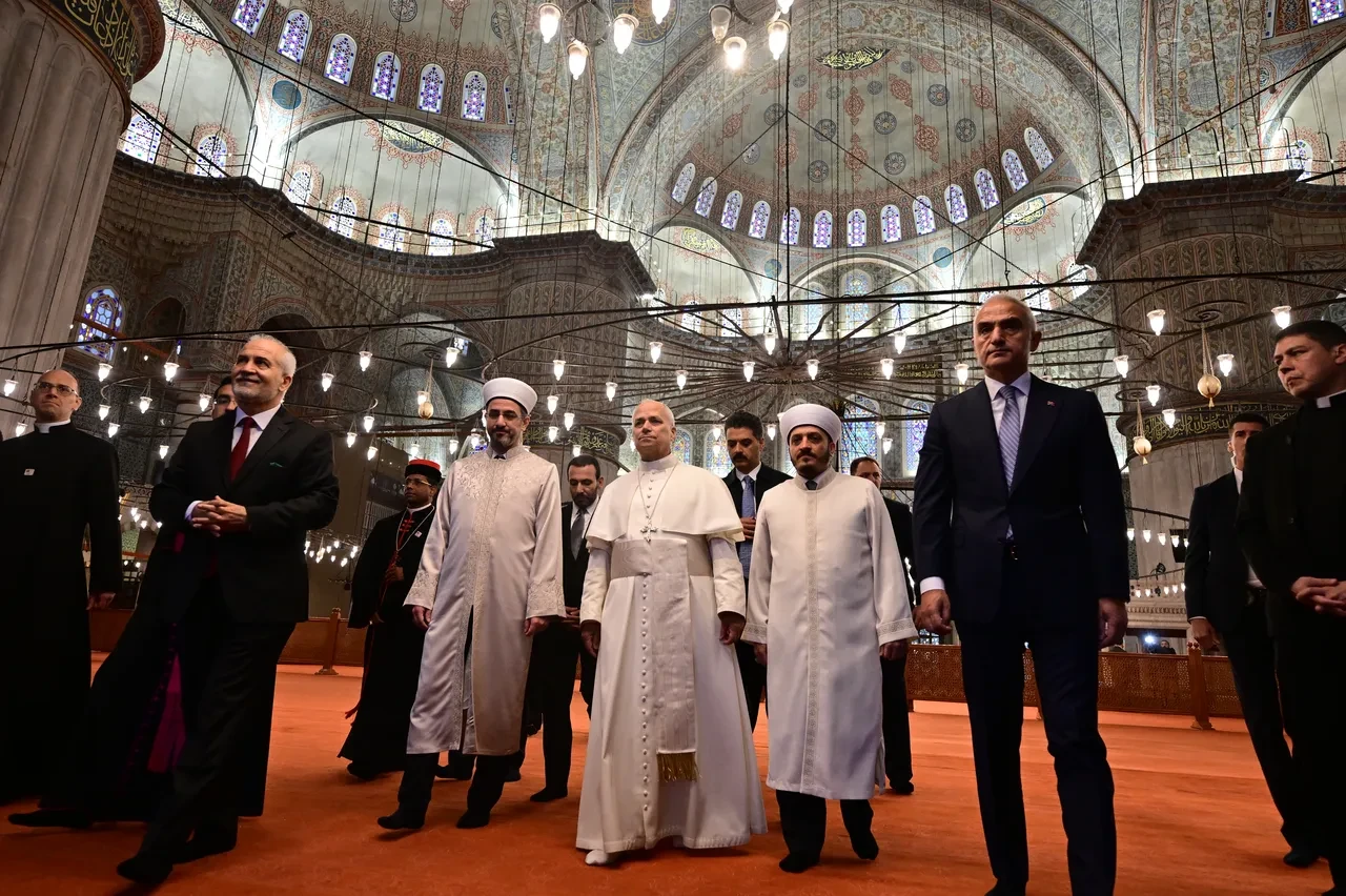 Papa 14. Leo, Sultanahmet Camii'ni ziyaret etti