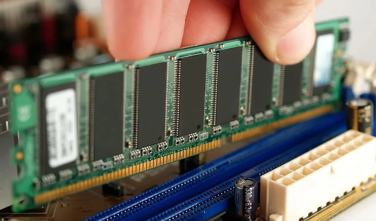 RAM fiyatları kontrolden çıktı! Oyunculara kötü haberi Epic Games patronu verdi