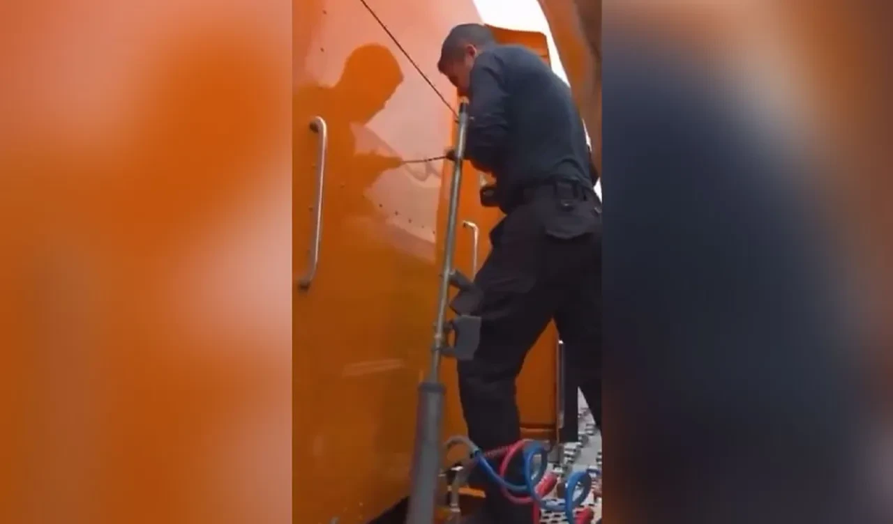 Venezuela'da yakıt tankerine şok operasyon! Gizli bölmelerden çıkanlar görenleri hayrete düşürdü