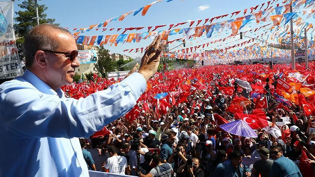 AK Parti 23 yıllık iktidar başarısını nasıl yakaladı? Şamil Tayyar 3Y'yi hatırlatıp 2019'a parantez açtı