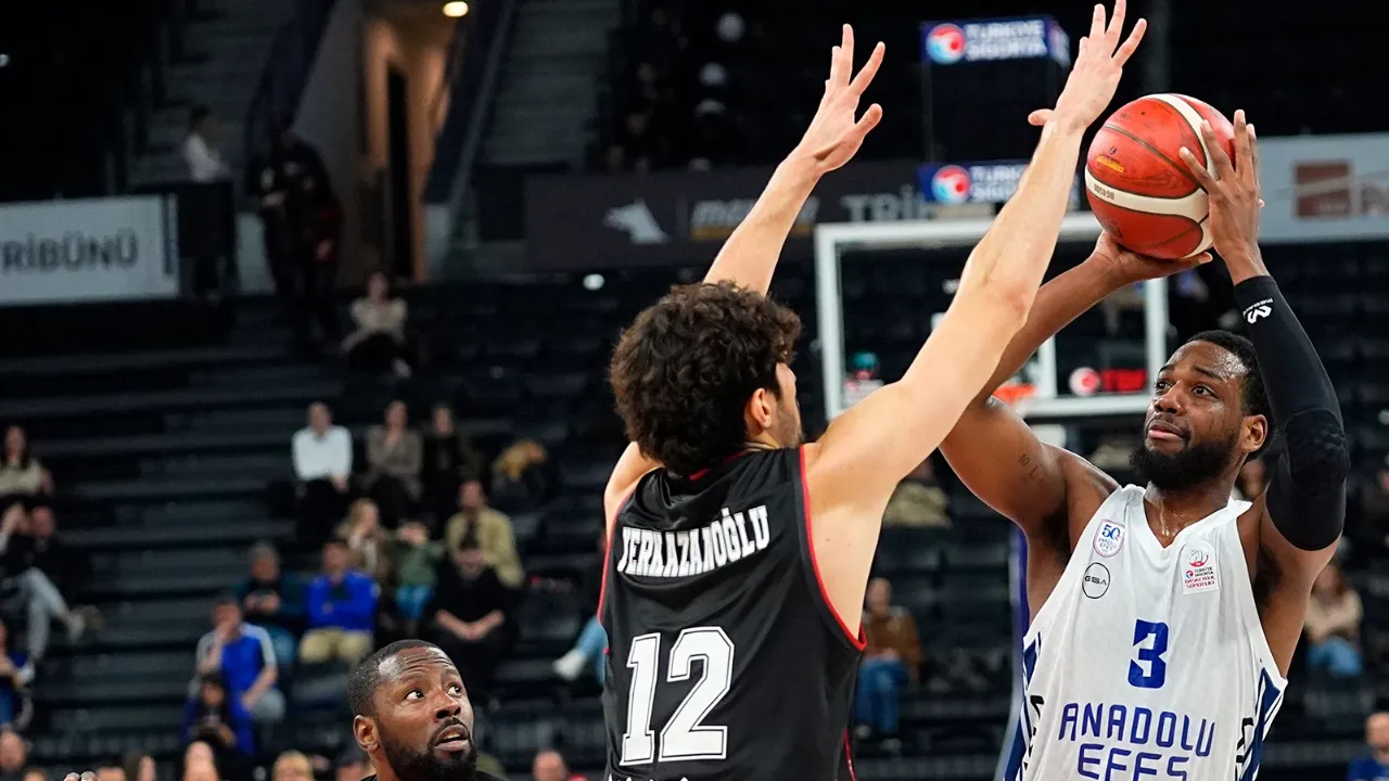 Anadolu Efes Manisa maç sonucu kaç kaç? 32 sayı farkla 6’da 6