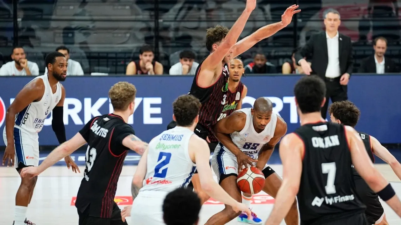 Anadolu Efes Manisa maç sonucu kaç kaç? 32 sayı farkla 6’da 6