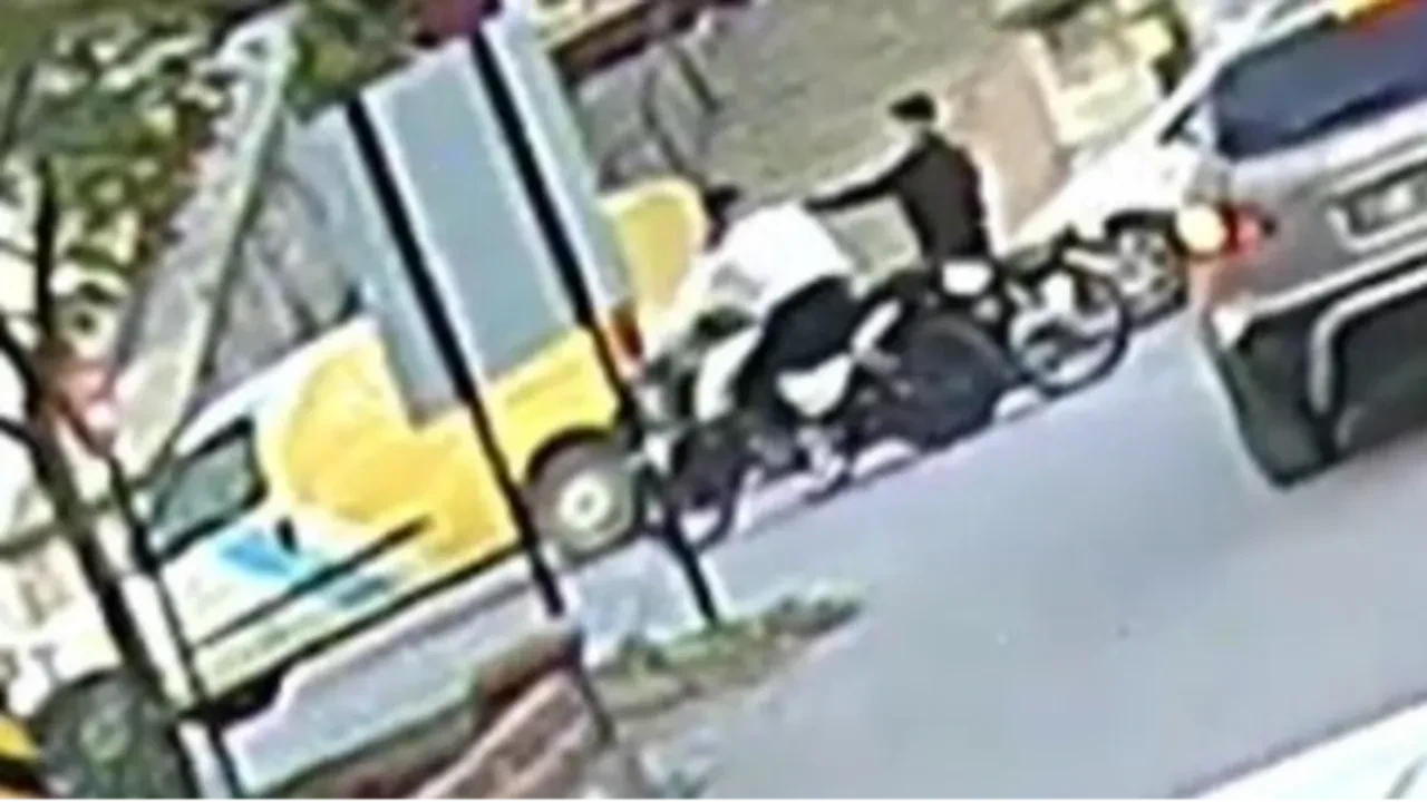 Denizli'de şoke eden motosiklet kazası! O anlar kamerada