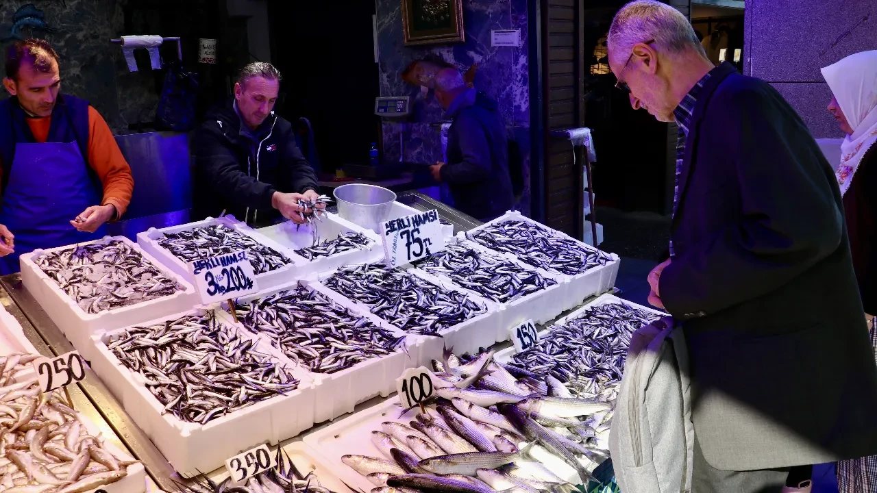 Hamsi çıktığı zaman  bütün balıklar susar! Fiyatlar iyice düştü