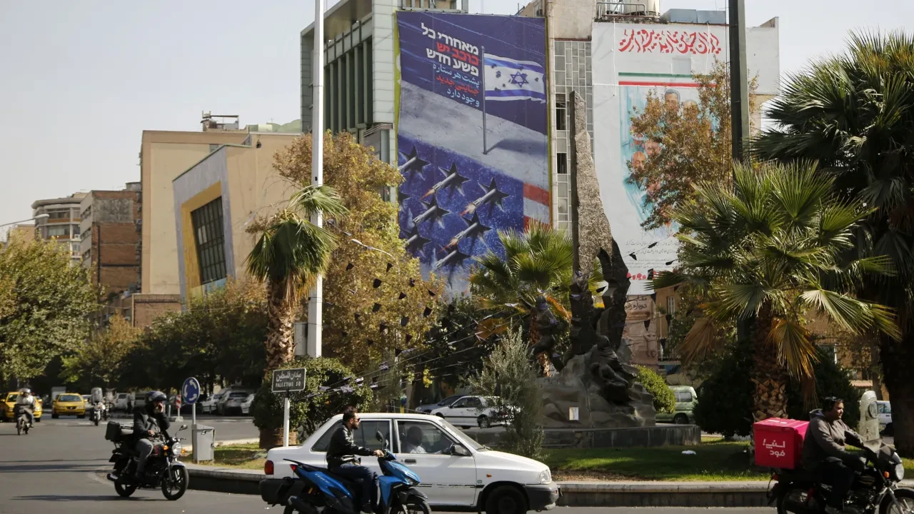 İran'da İsrail karşıtı dev afiş: Her yıldızın arkasında yeni cinayet vardır