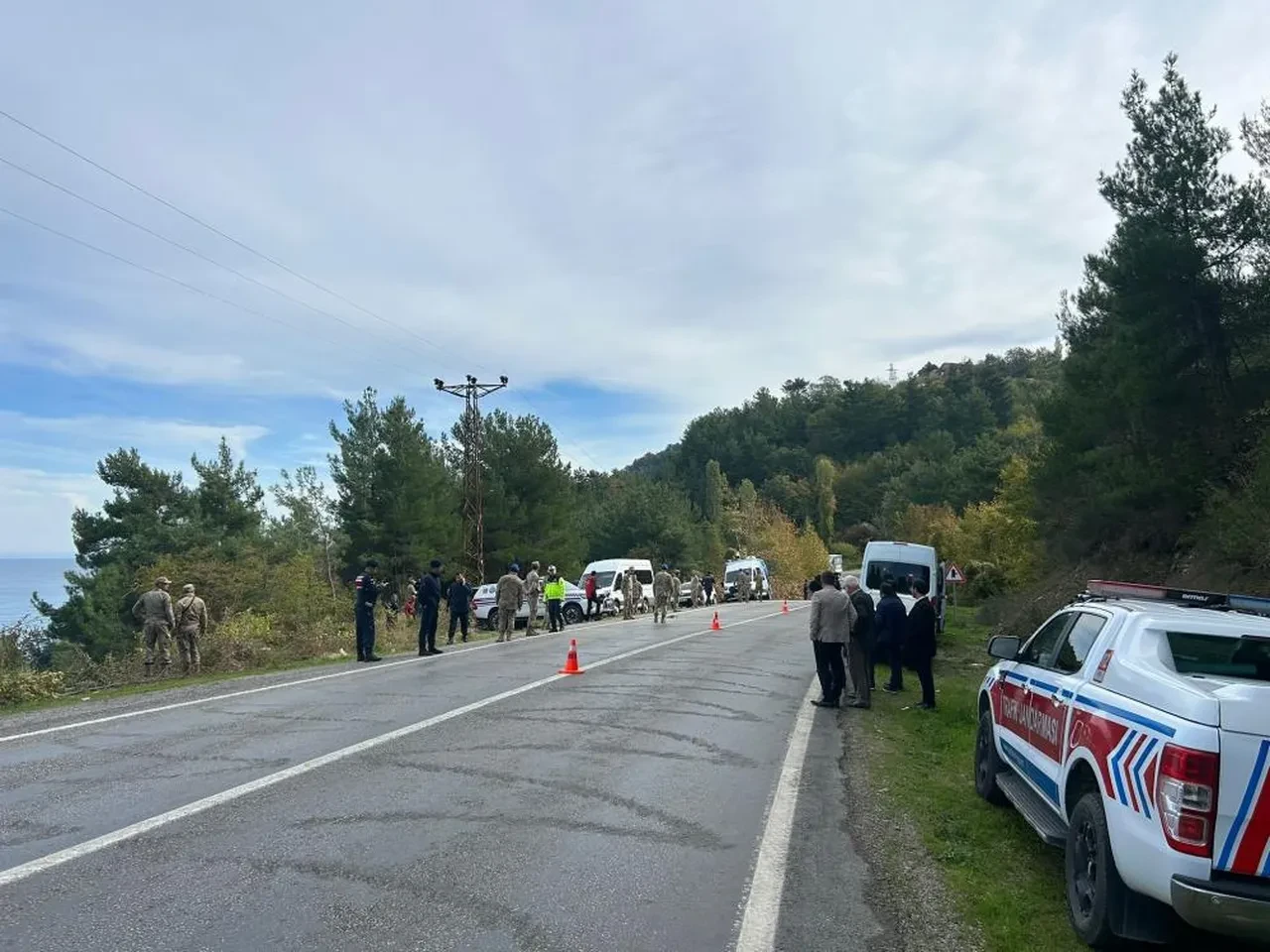 Kayıp imamın cesedi uçurumdan yuvarlanmış aracında bulundu