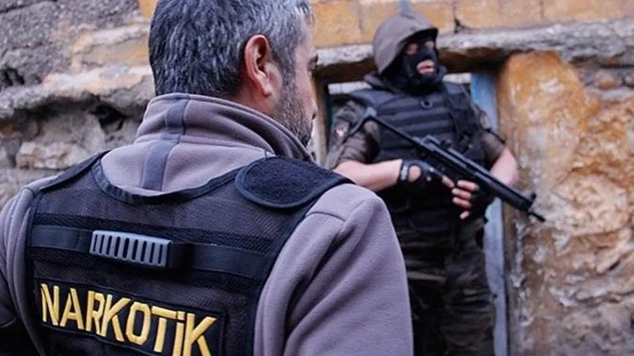 Kokaini buzdolabına sakladı, yakalanınca tutuştu