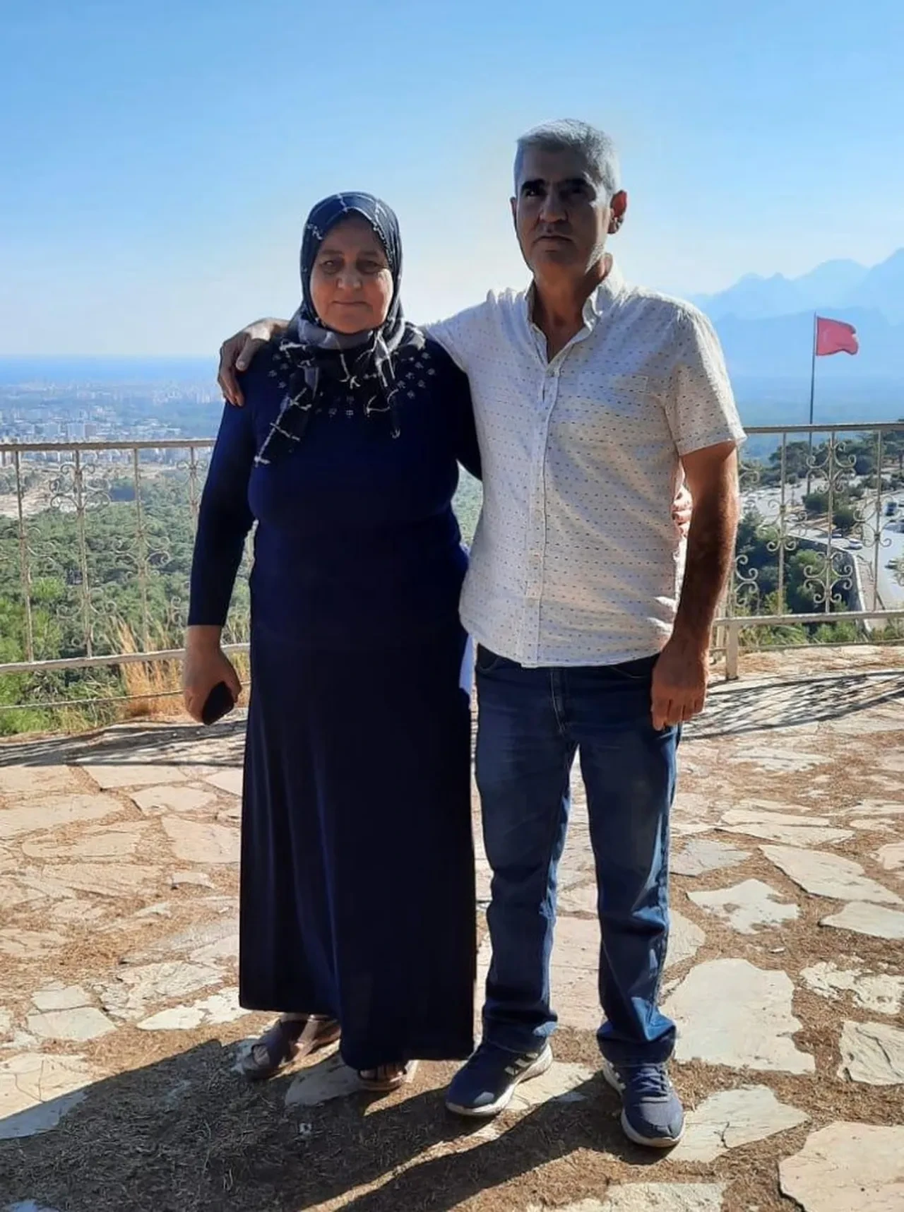 Madde bağımlısı adam önüne gelene saldırdı! Ölü ve yaralılar var