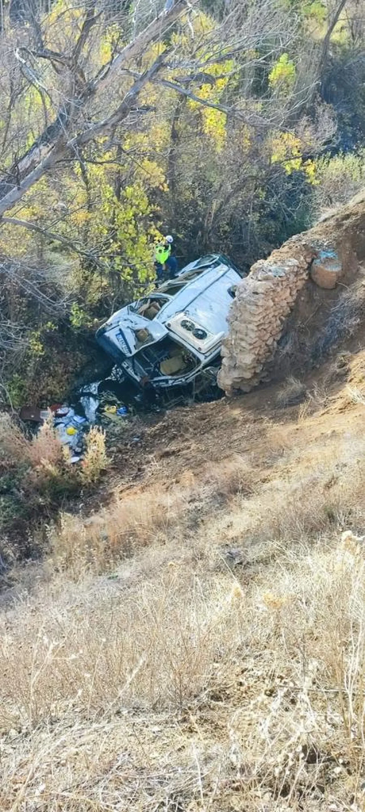 Okul servisi uçuruma uçtu! 13 öğrenciden 1'inin durumu kritik