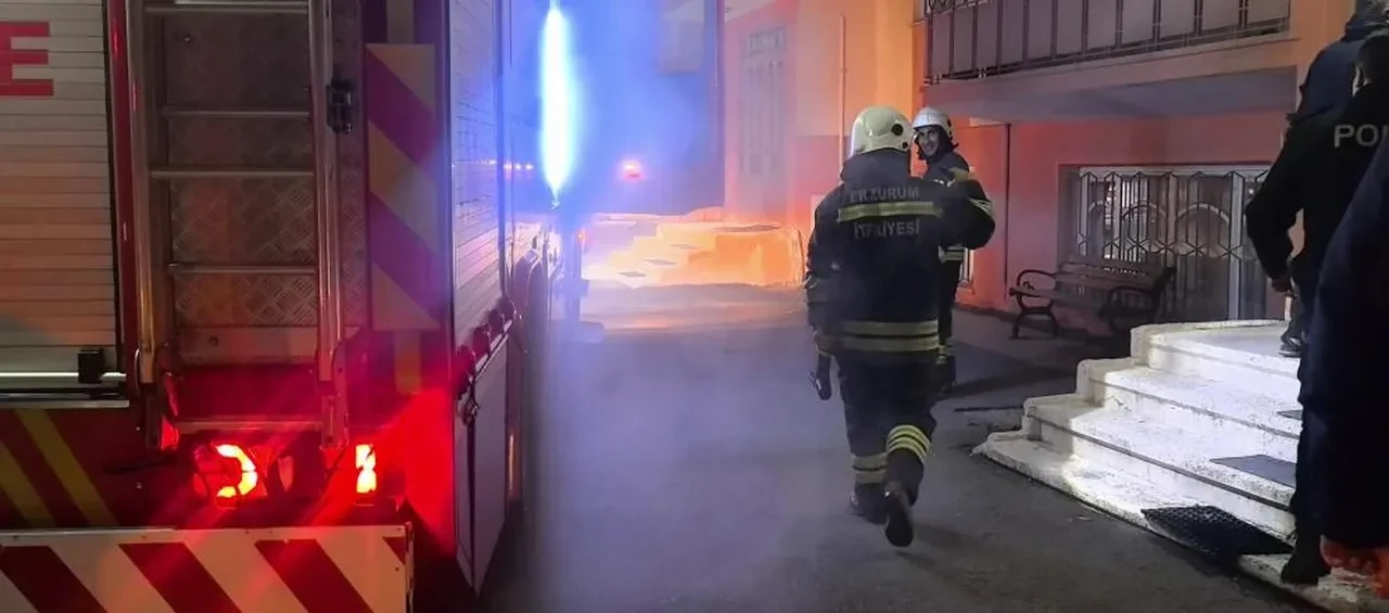 Palandöken'de yangın paniği! Gece yarısı bir anda alev aldı