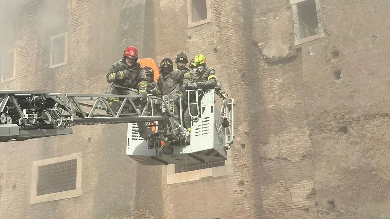 Roma'daki Orta Çağ'ın ikonik kulelerinden biri çöktü: Yaralılar var