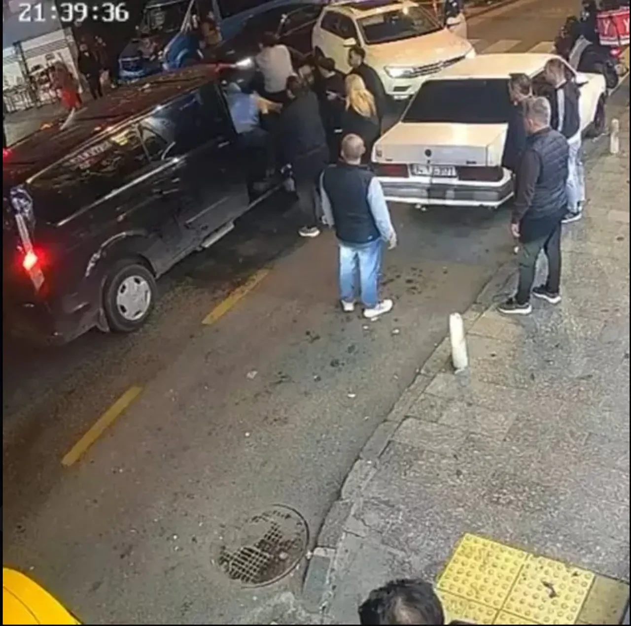 Sosyal medya fenomeni Recep Burhan Ataman'a silahlı saldırı anı kamerada