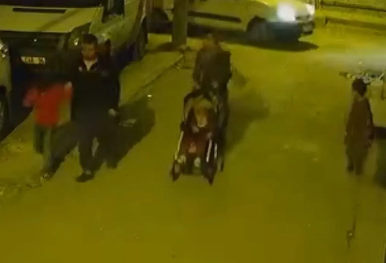 Adana'da dehşet anları! Çocuğu boğazından tutup arabaya vurdu, sonra yere fırlattı