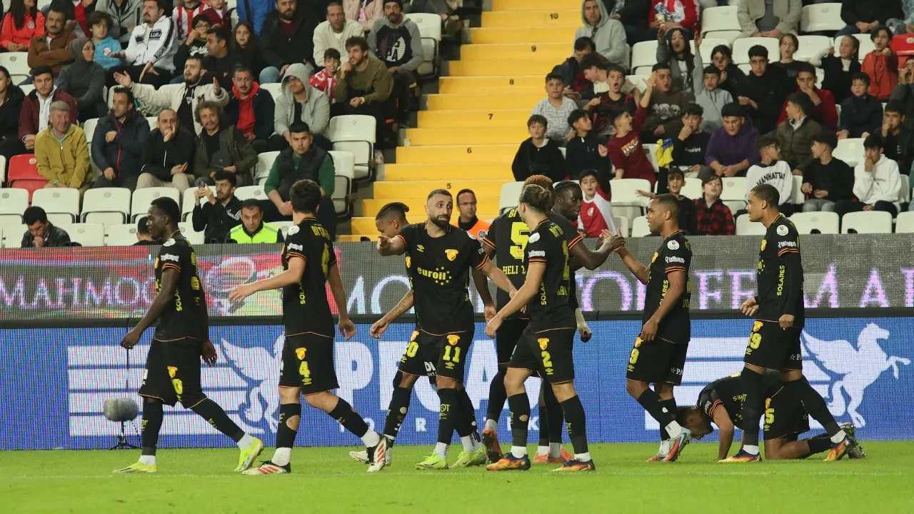Antalyaspor Göztepe maç skoru! 4 dakikada maçın seyri değişti