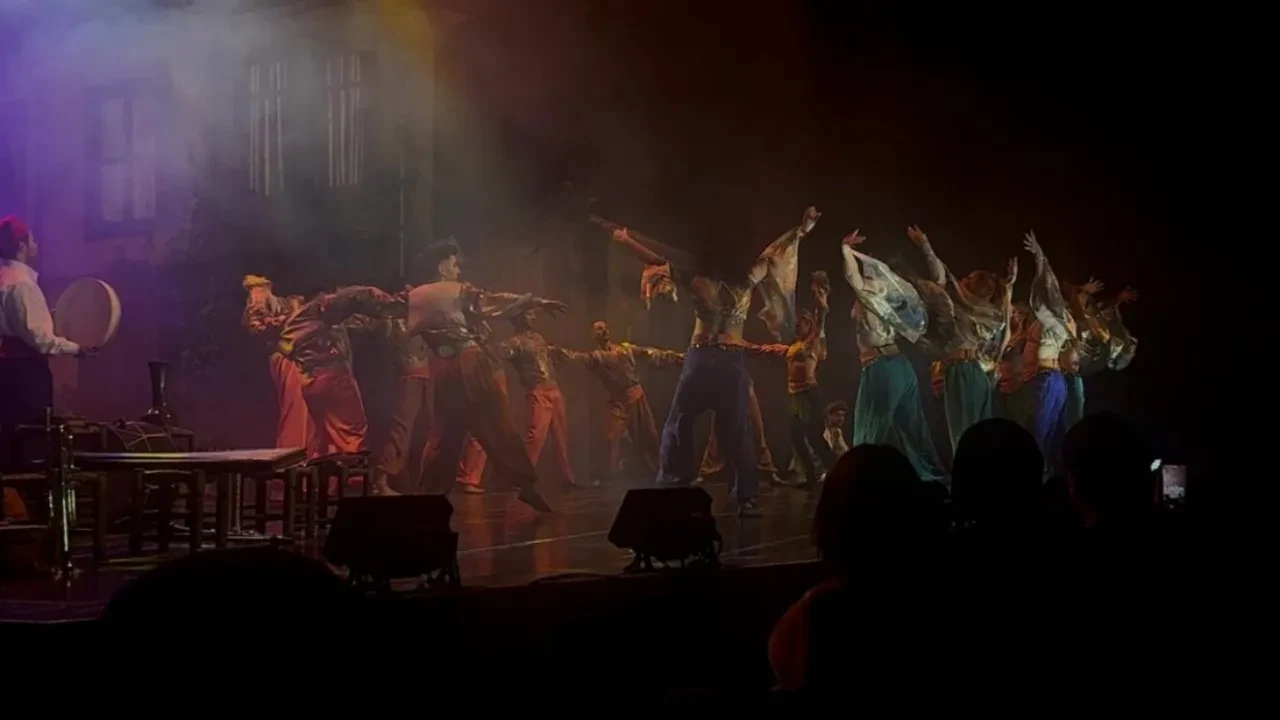 Bursa'da sanat şöleni! '7 Kocalı Hürmüz' müzikali ayakta alkışlandı