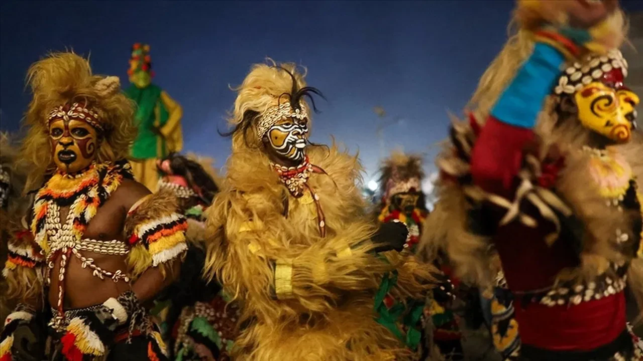 Dakar sokaklarında Senegal'in mirası karnaval kortejinde hayat buldu