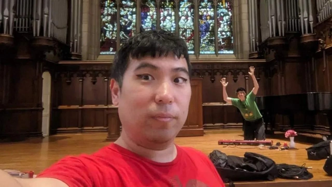 Eline taktırdığı çipin parolasını unuttu! Genç adamın başına gelen komik ve şaşırtıcı olay