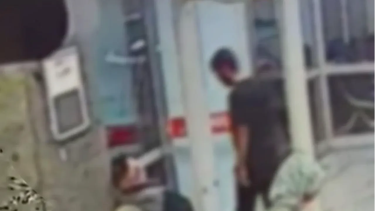 Hastanede uyuyakaldı hırsız affetmedi! O anlar saniye saniye kameralara yansıdı