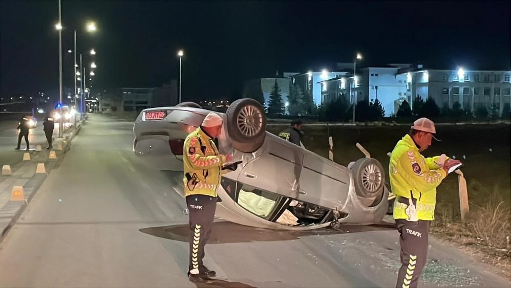 Karaman'da direksiyon hakimiyetini kaybeden otomobil ters döndü