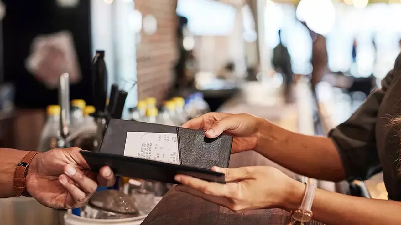 Kafe ve restoranlarda yeni dönem! Vatandaş artık ek ücret ödemeyecek: Bakanlık düğmeye bastı 