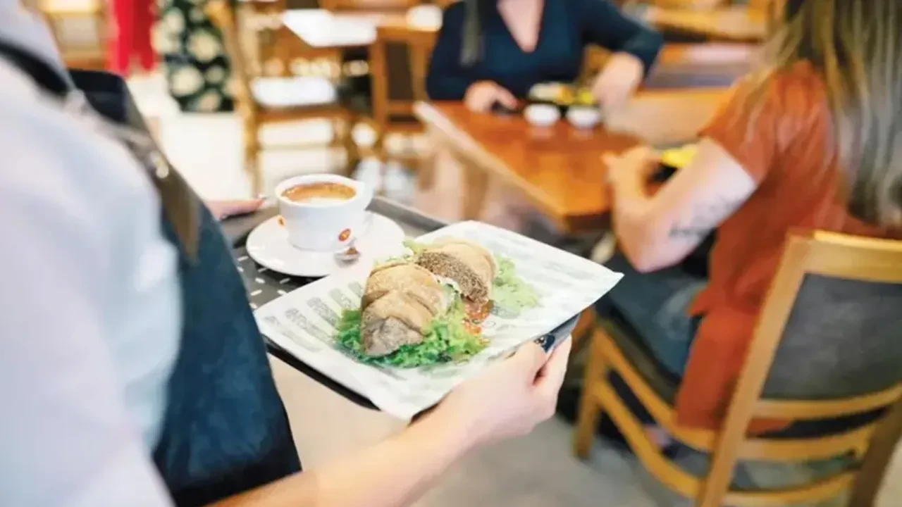 Kafe ve restoranlarda yeni dönem! Vatandaş artık ek ücret ödemeyecek: Bakanlık düğmeye bastı 