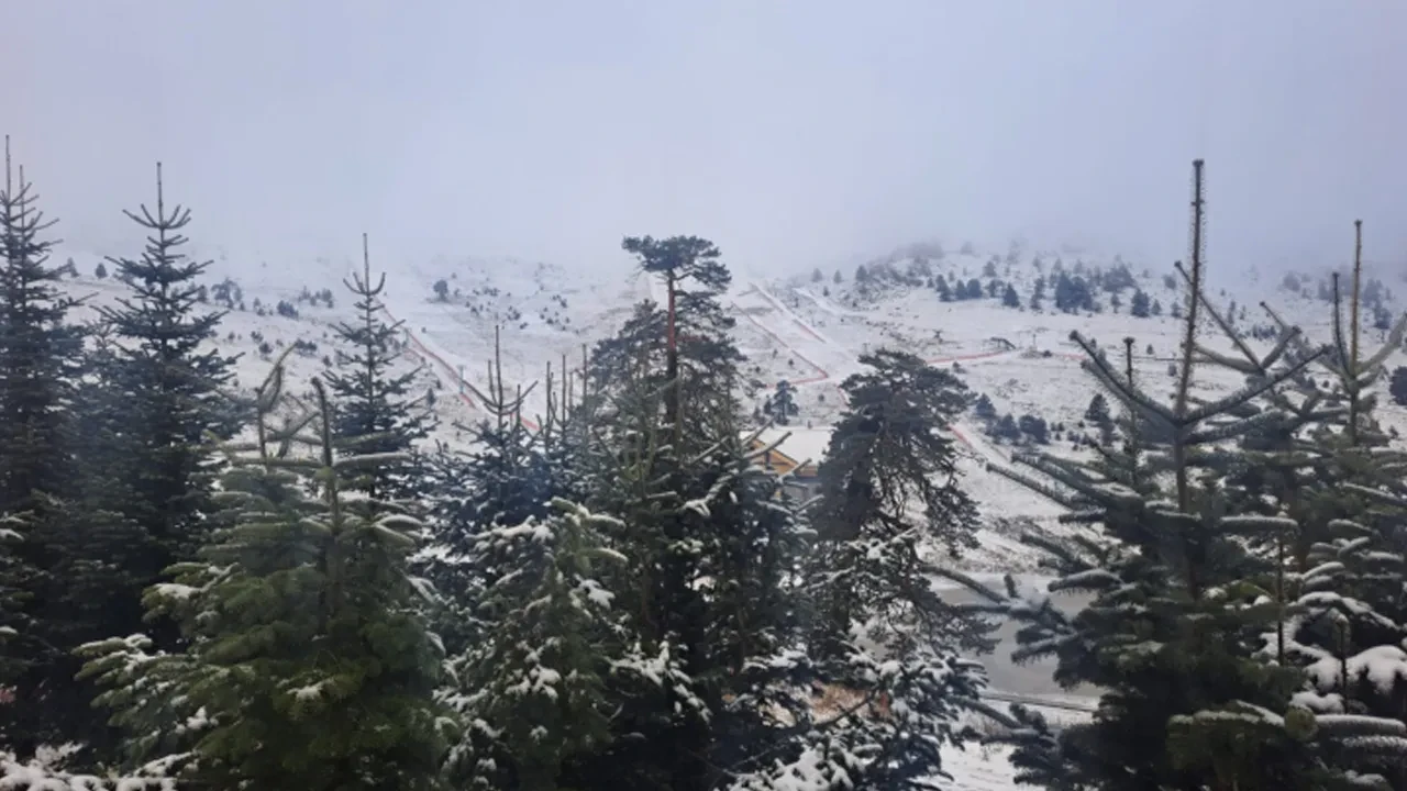 Kar yağışı İstanbul'un kapısına dayandı! Her yer beyaza büründü: Sıcaklıklar sıfırın altına düştü