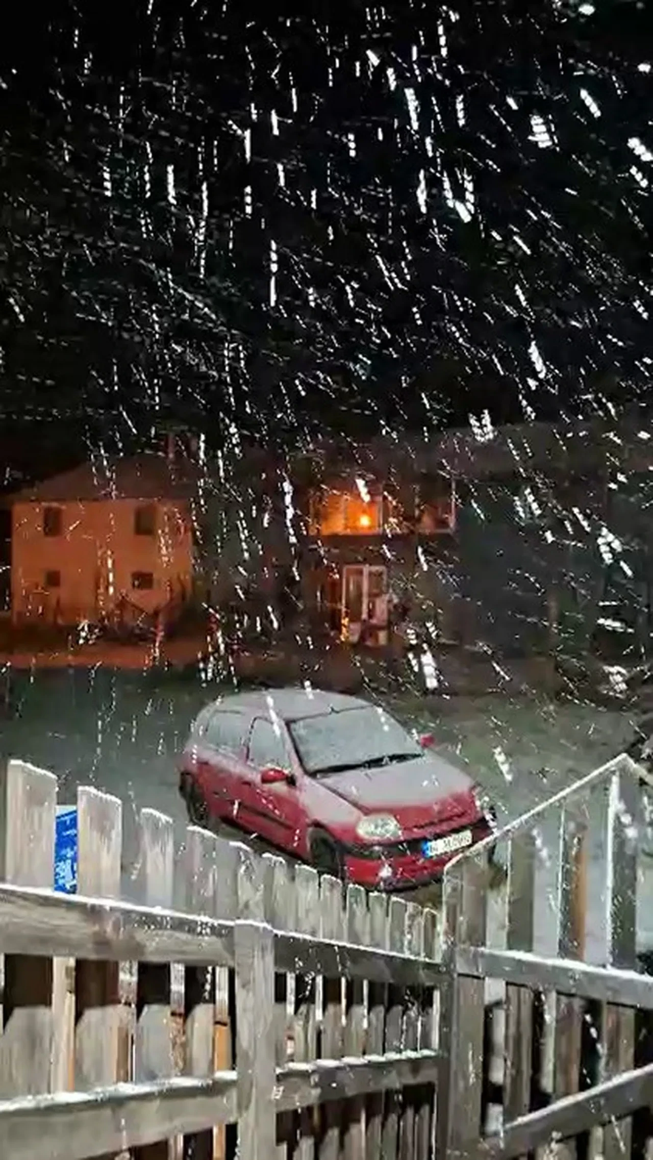 Kar yağışı İstanbul'un kapısına dayandı! Her yer beyaza büründü: Sıcaklıklar sıfırın altına düştü
