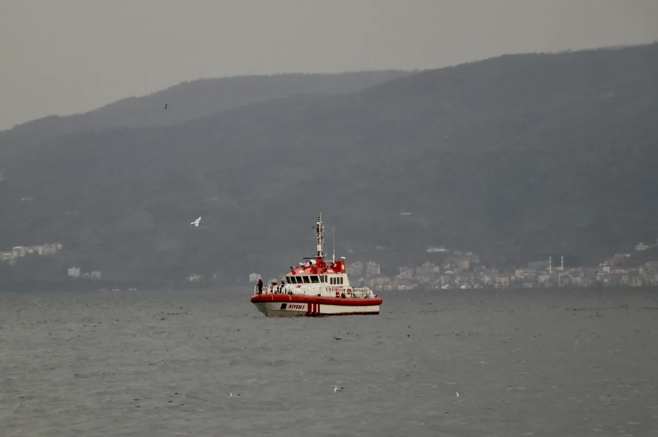Kocaeli’de kayık alabora oldu! 1 balıkçı can verdi