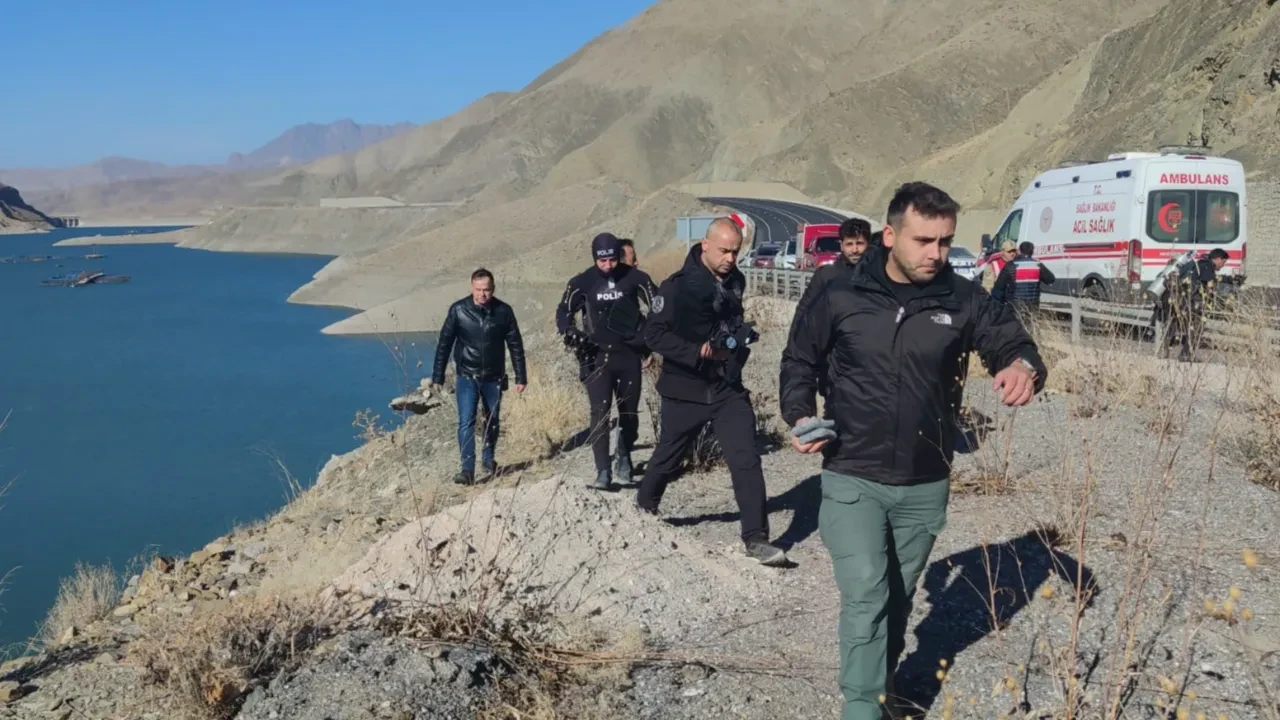 Kontrolden çıkıp baraja uçtu! 2 kişinin cansız bedeni bulundu 