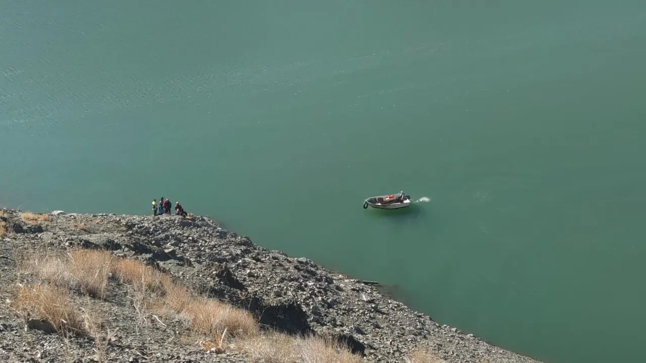 Kontrolden çıkıp baraja uçtu! 2 kişinin cansız bedeni bulundu 