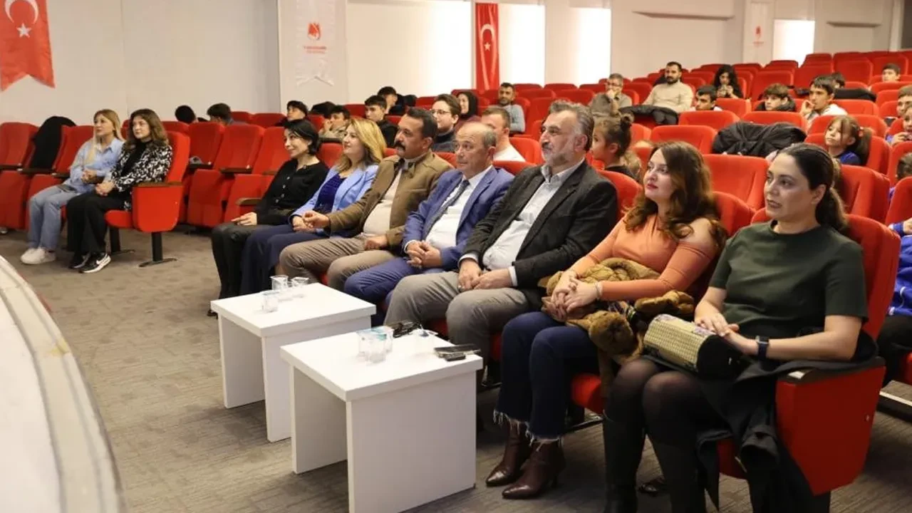 Manisa Yunusemre'de Temiz Nefes Sağlıklı Gelecek paneli